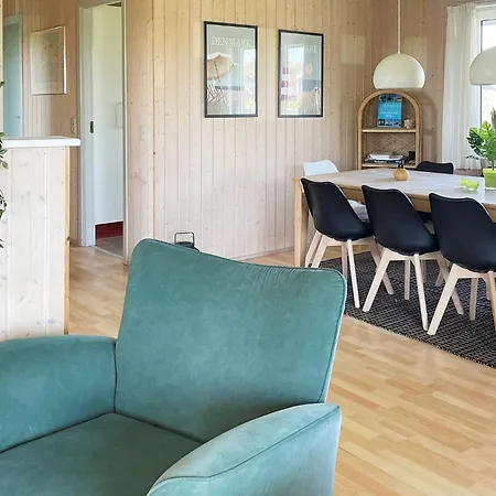 Hotel 8 Person In Harbo Re