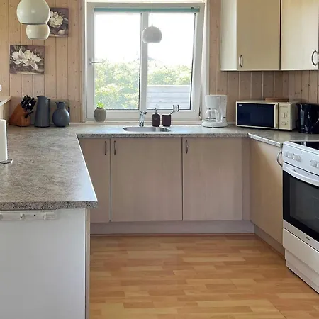 8 Person In Harbo Re Harboør