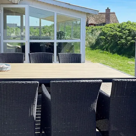 8 Person In Harbo Re Hotel